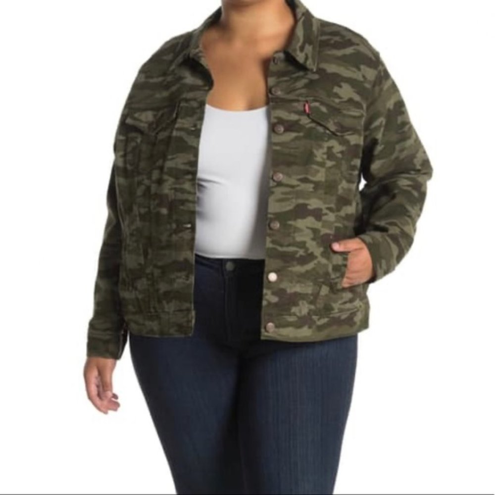 Womens LEVI’S Ex-Boyfriend Trucker Camo Plus Size Jacket